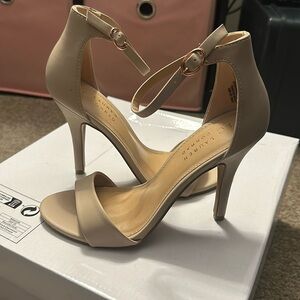 Never worn LC nude heels